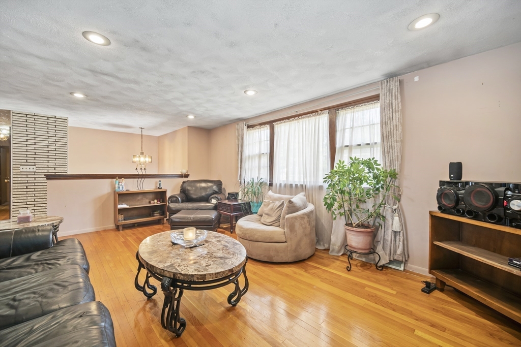 10 Gloversbrook Road Randolph, MA 02368 - Photo 5 of 16 Gallery Image 5