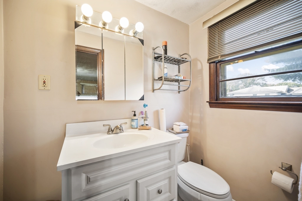 10 Gloversbrook Road Randolph, MA 02368 - Photo 7 of 16 Gallery Image 7