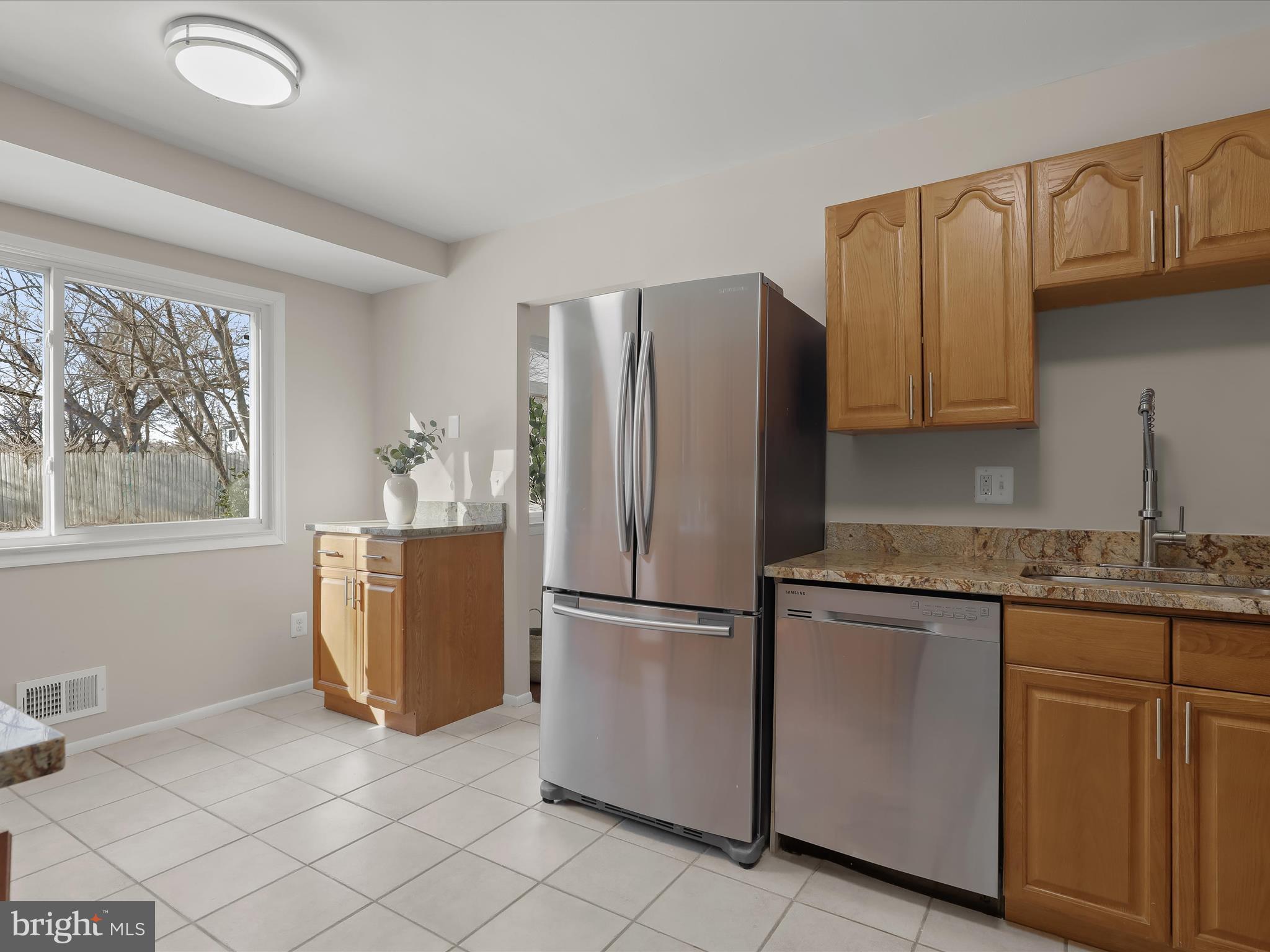 12912 Buccaneer Road Silver Spring, MD 20904 - Photo 15 of 52 Eat-In Kitchen - Granite Countertops