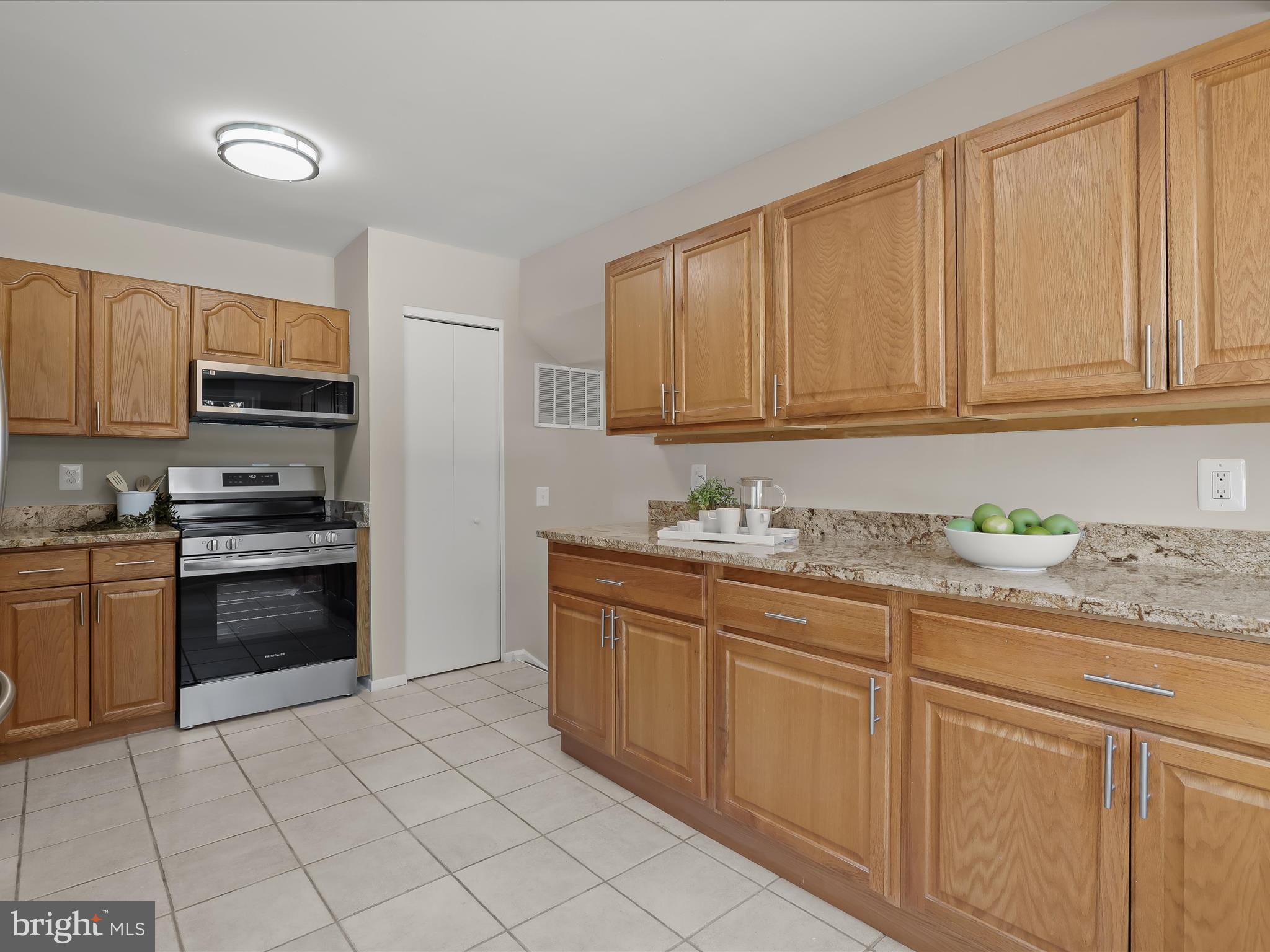 12912 Buccaneer Road Silver Spring, MD 20904 - Photo 16 of 52 Eat-In Kitchen - Granite Countertops