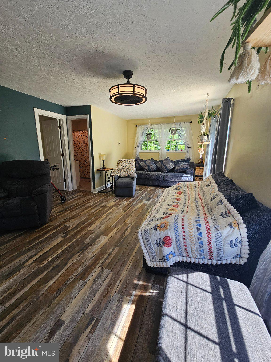 32 Parnassus Road Linden, VA 22642 - Photo 23 of 50 Bright and inviting living space.