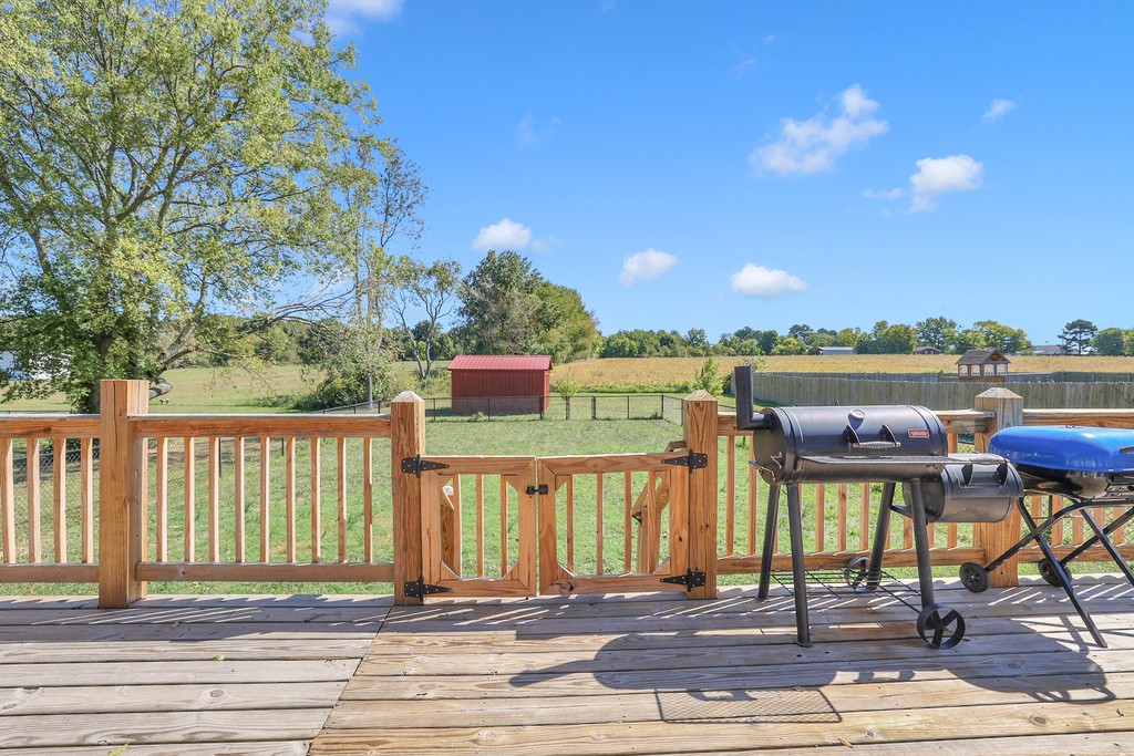228 Scattersville Road Portland, TN 37148 - Photo 23 of 29 a view of a building with sitting area