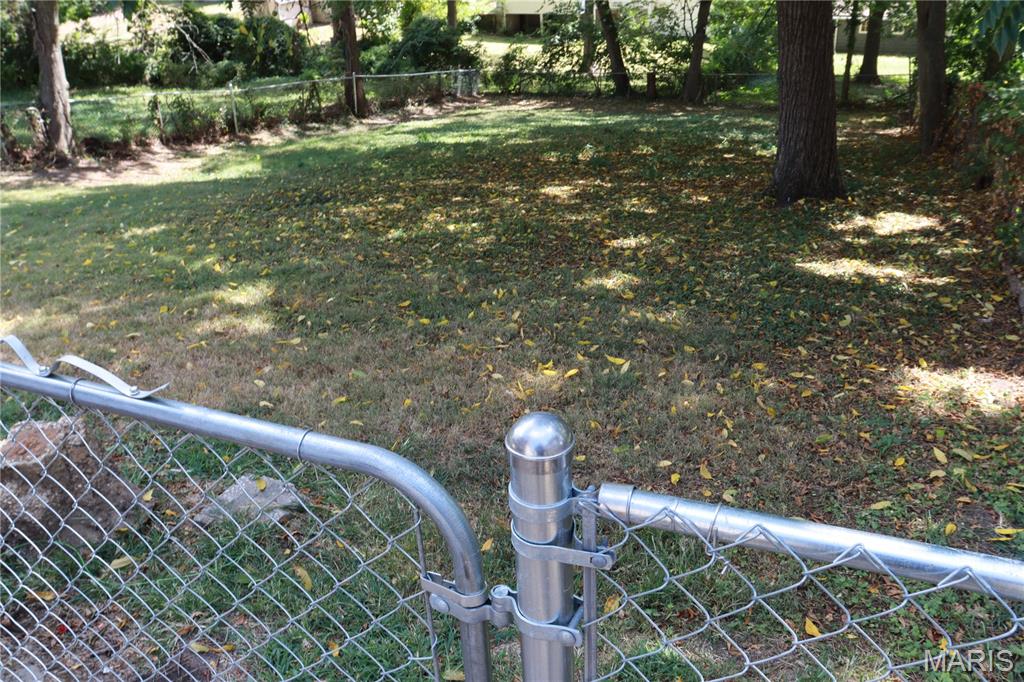 8922 Higginson Avenue Bel-Ridge, MO 63121 - Photo 28 of 32