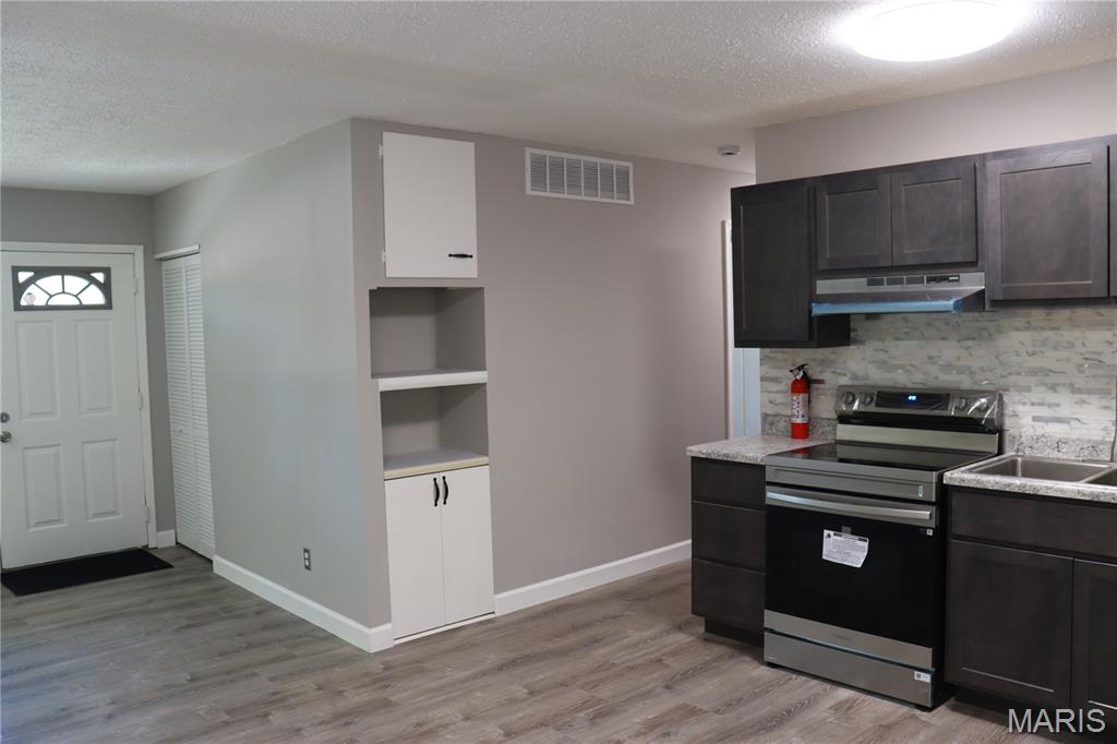 8922 Higginson Avenue Bel-Ridge, MO 63121 - Photo 9 of 32