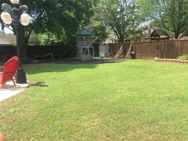 a view of a backyard with a fountain
