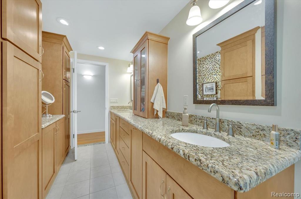6875 Hubbard Road Clarkston, MI 48348 - Photo 31 of 43