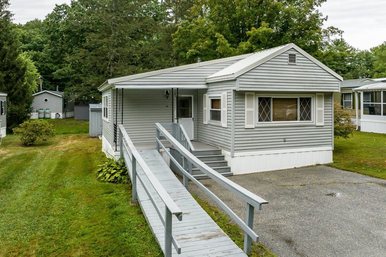 44 Hayes Park Exeter, NH 03833 - Photo 1 of 36 Gallery Image 1
