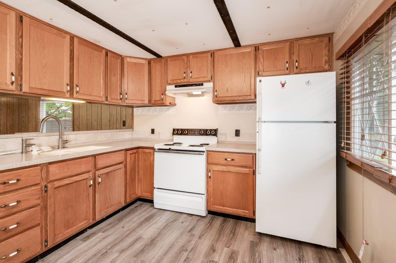 44 Hayes Park Exeter, NH 03833 - Photo 3 of 36 Gallery Image 3
