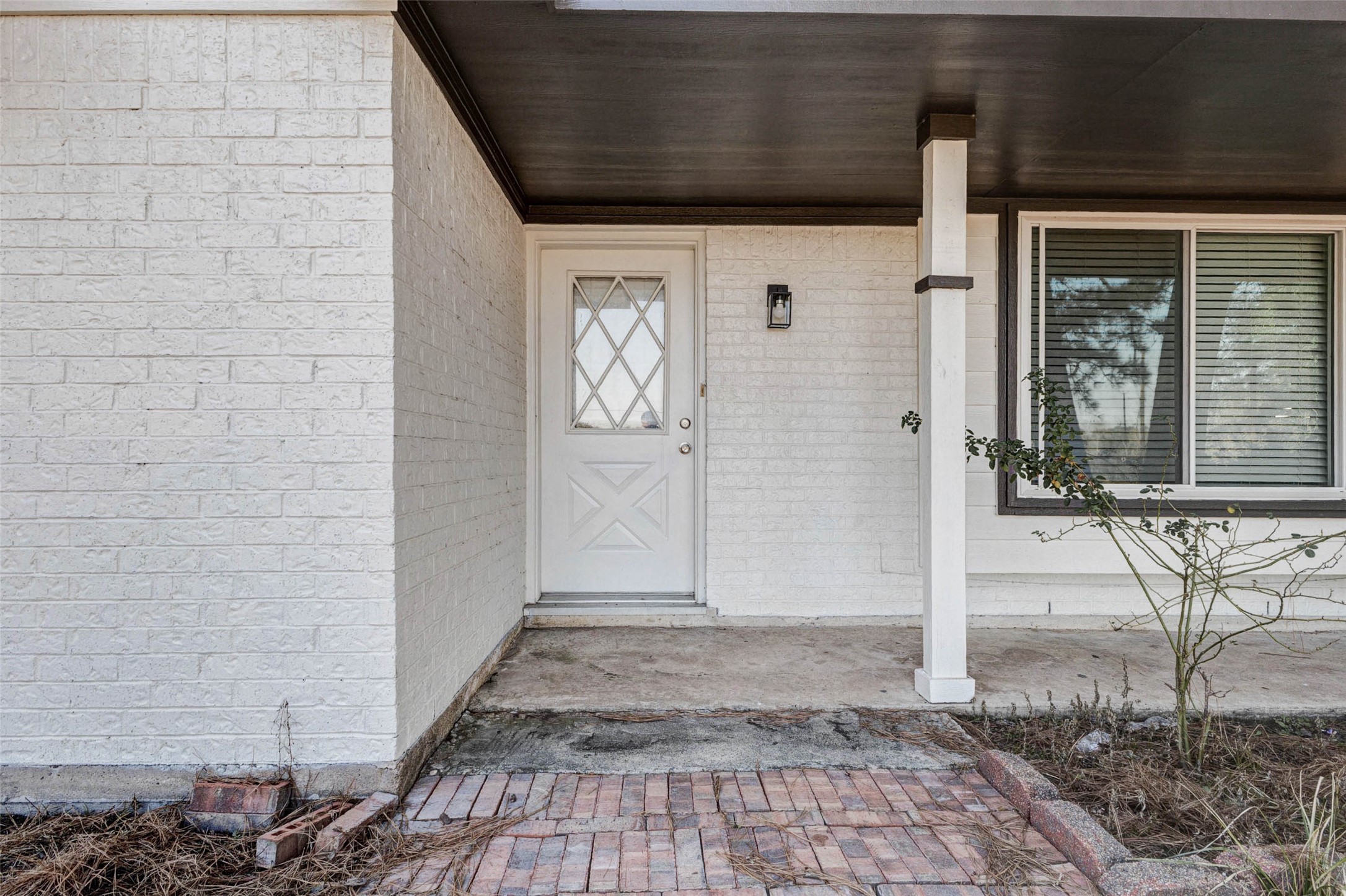 18526 Fenske Road Cypress, TX 77433 - Photo 6 of 32 Follow the concrete walkway to the spacious front porch, ideal for outdoor seating and a relaxing start to the day. The leaded glass front door welcomes you inside!