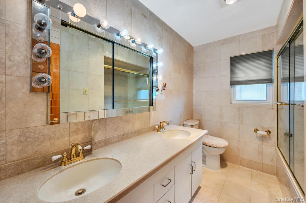 372 Hungry Harbor Road Valley Stream, NY 11581 - Photo 11 of 25