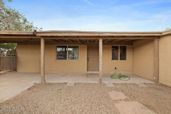 a view of a house with porch
