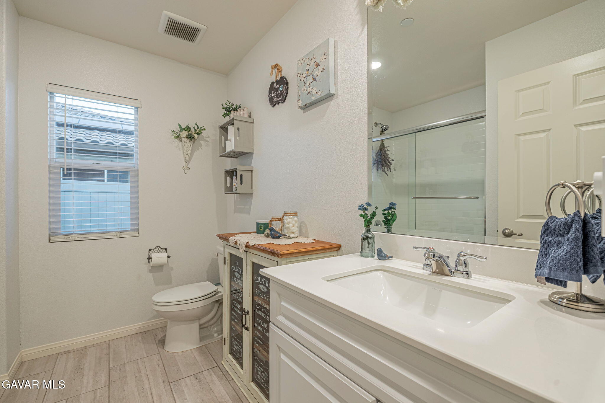 44451 63rd Street West Lancaster, CA 93536 - Photo 4 of 20 commn bath 44451