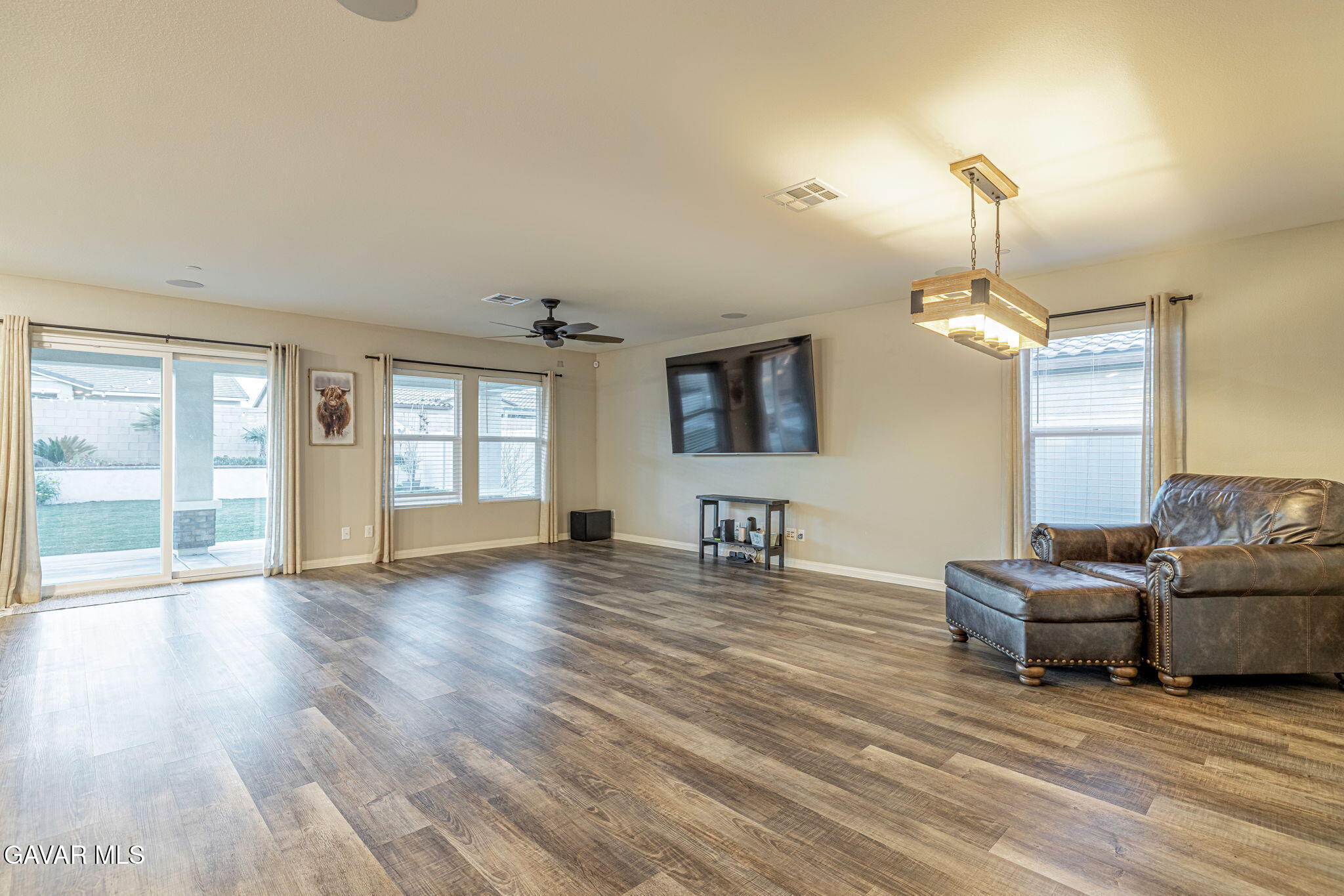 44451 63rd Street West Lancaster, CA 93536 - Photo 8 of 20 living room 44451