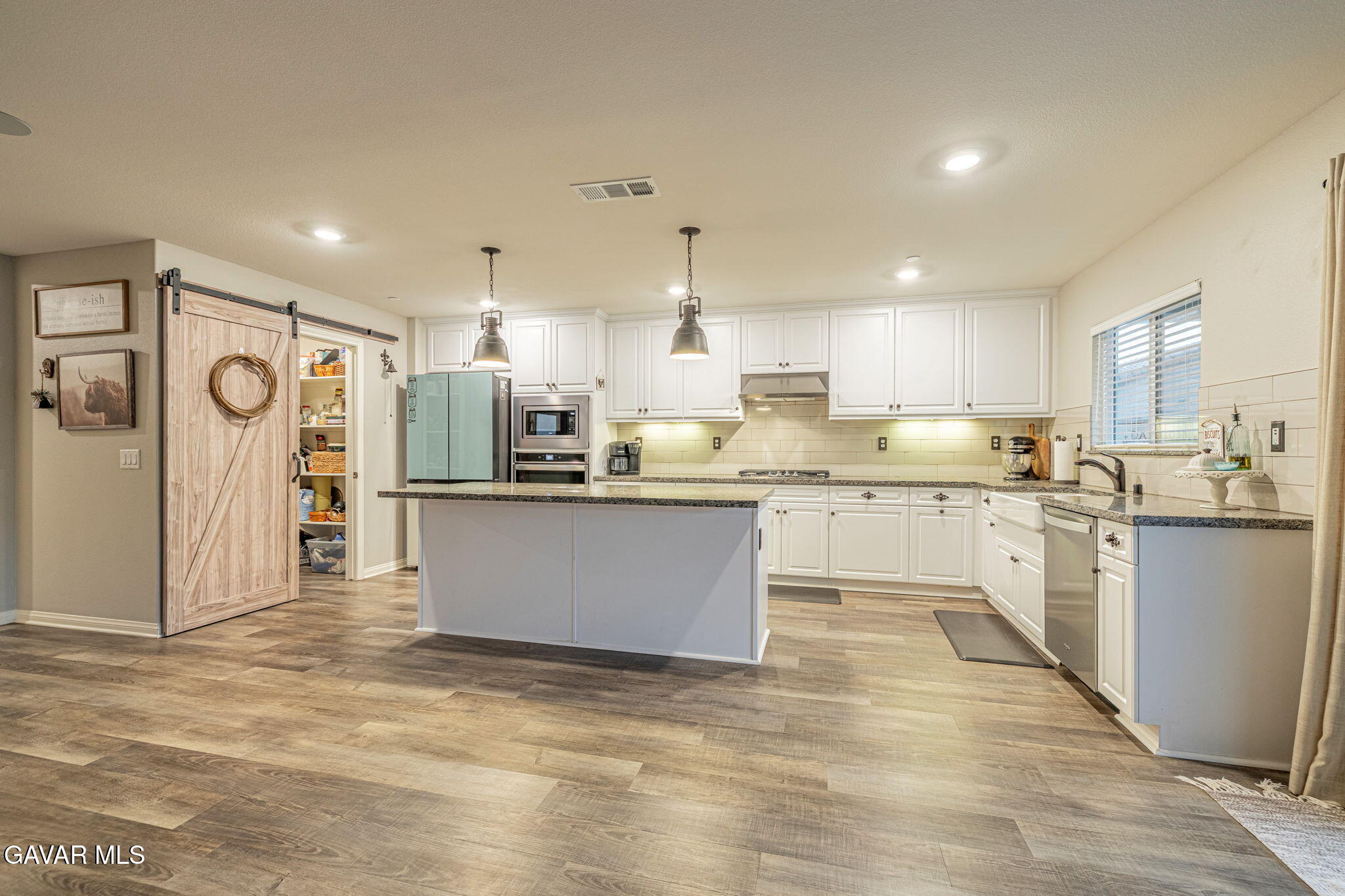 44451 63rd Street West Lancaster, CA 93536 - Photo 10 of 20 Kitchen 44451