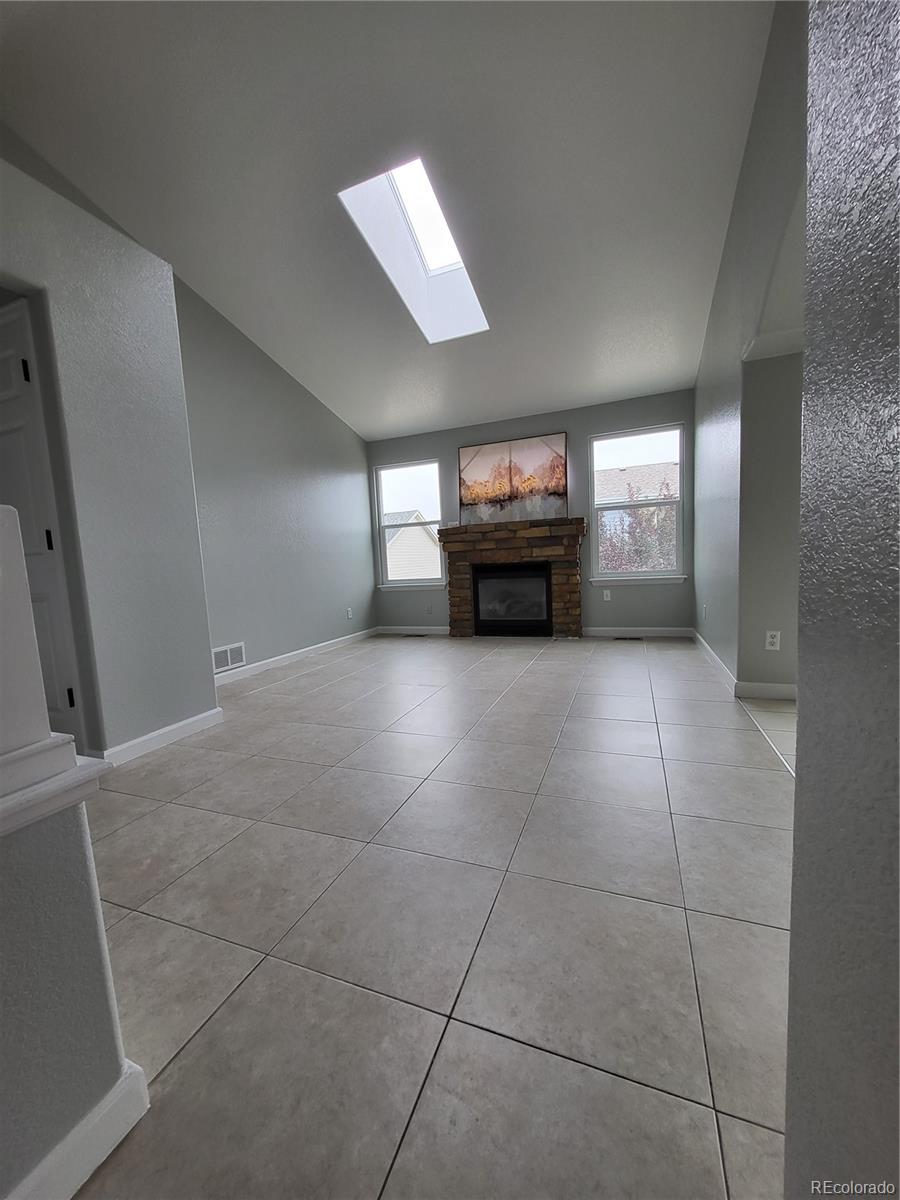 4925 Freeport Way Denver, CO 80239 - Photo 4 of 17