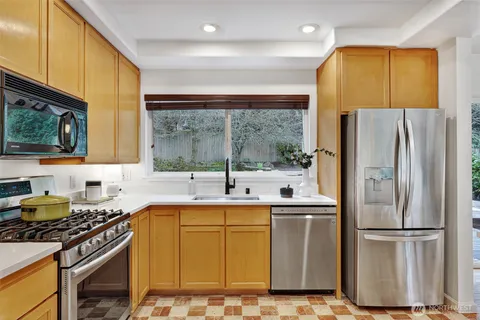 $1,295,000 | 14627 Southeast Newport Way, Bellevue, WA 98006