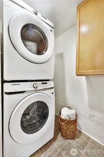 $1,295,000 | 14627 Southeast Newport Way, Bellevue, WA 98006