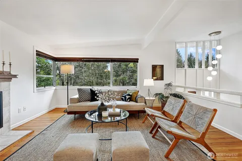 $1,295,000 | 14627 Southeast Newport Way, Bellevue, WA 98006