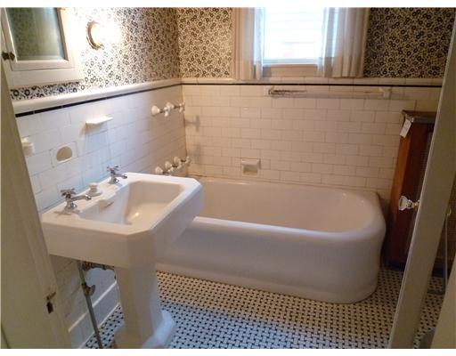 15 Ellery Road Newport, RI 02840 - Photo 12 of 19 Bathroom. First floor bath off of hallway and next to den/Bedroom