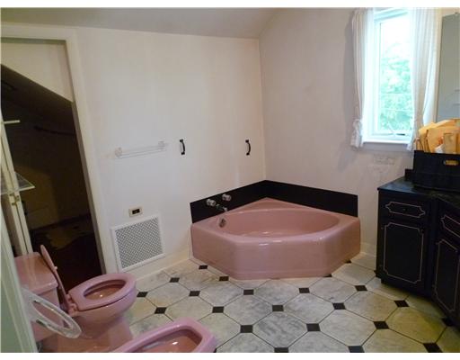15 Ellery Road Newport, RI 02840 - Photo 15 of 19 Bathroom. 2nd floor bathroom