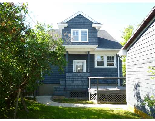 15 Ellery Road Newport, RI 02840 - Photo 17 of 19 Exterior Back.