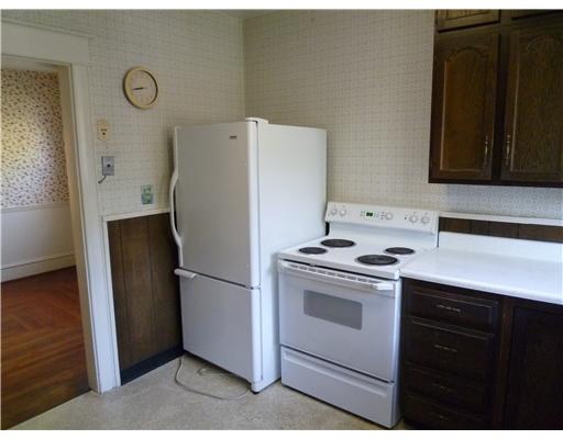 15 Ellery Road Newport, RI 02840 - Photo 4 of 19 Kitchen.