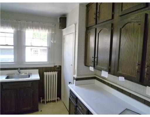 15 Ellery Road Newport, RI 02840 - Photo 5 of 19 Kitchen.