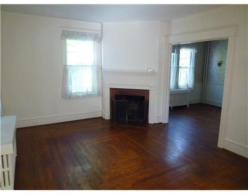 15 Ellery Road Newport, RI 02840 - Photo 7 of 19 Living Room.