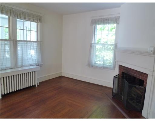 15 Ellery Road Newport, RI 02840 - Photo 8 of 19 Living Room.