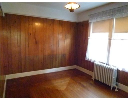 15 Ellery Road Newport, RI 02840 - Photo 10 of 19 Den/Family/Great Room. this could act as first floor bedroom as well.