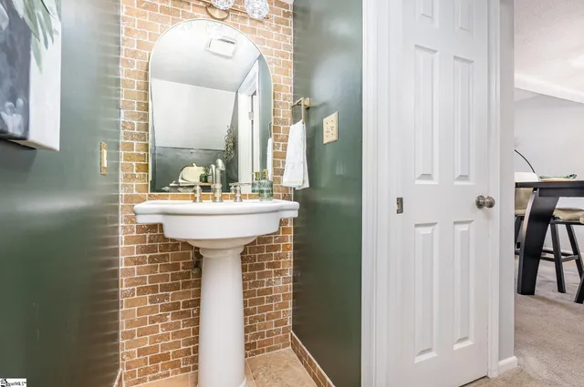 $174,900 | 22 Hidden Springs Road, Spartanburg, SC 29302