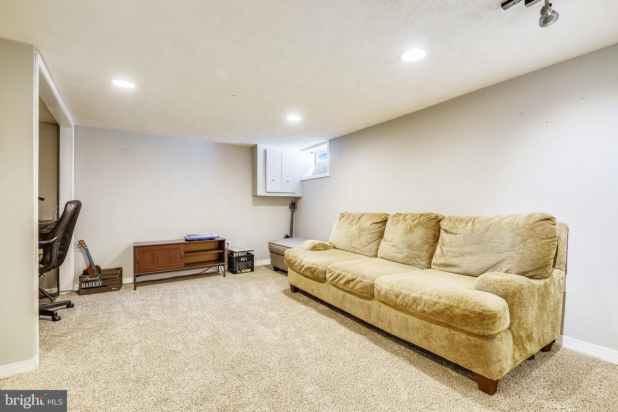 1004 Downton Road Baltimore, MD 21227 - Photo 22 of 33