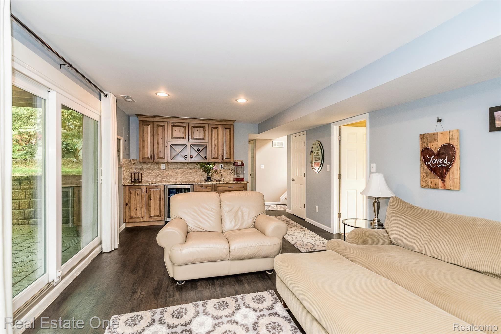 3575 Beach Road Troy, MI 48084 - Photo 31 of 37 DSC_8482-2.jpg