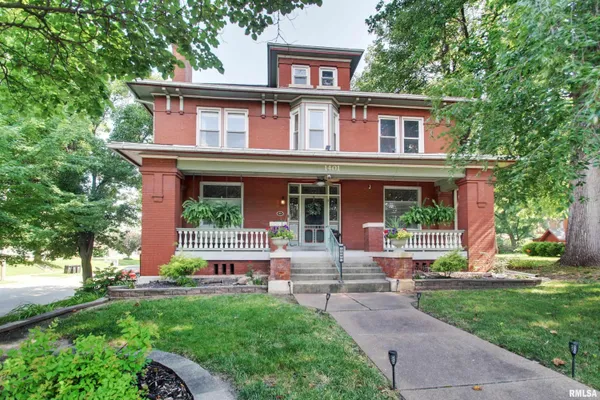 $299,900 | 1401 State Street, Quincy, IL 62301