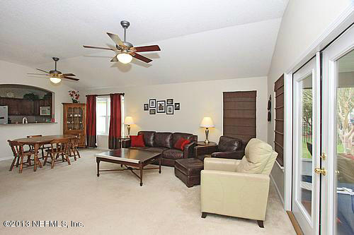 609 Racoon Court St. Johns, FL 32259 - Photo 8 of 32 a living room with furniture