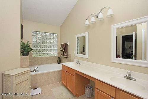 609 Racoon Court St. Johns, FL 32259 - Photo 10 of 32 a bathroom with a bathtub a sink and a window