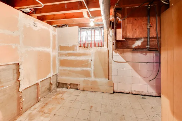 a view of a house with swimming pool