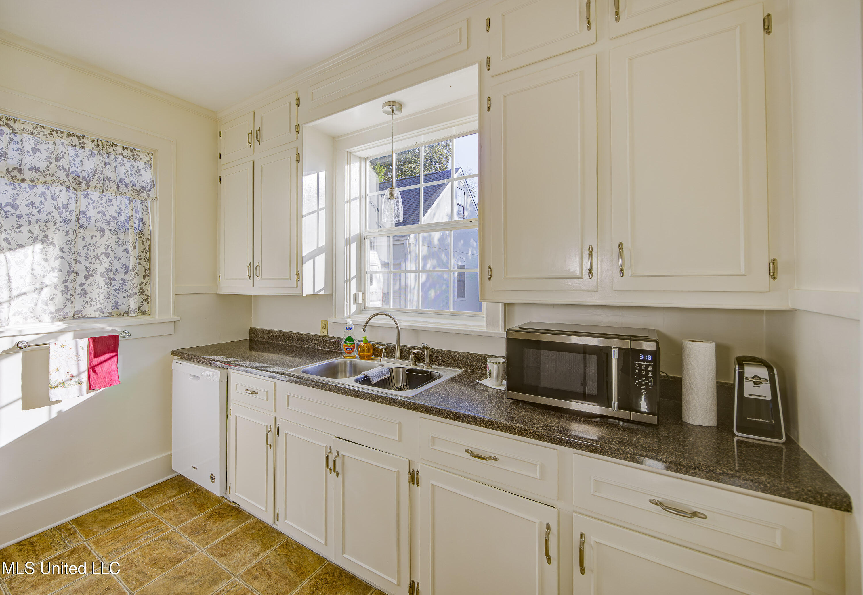 2203 Wilson Street Vicksburg, MS 39180 - Photo 11 of 44 Kitchen 1