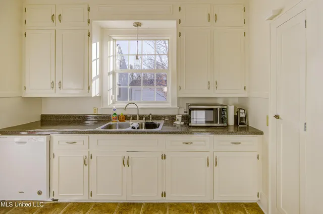 $259,000 | 2203 Wilson Street, Vicksburg, MS 39180