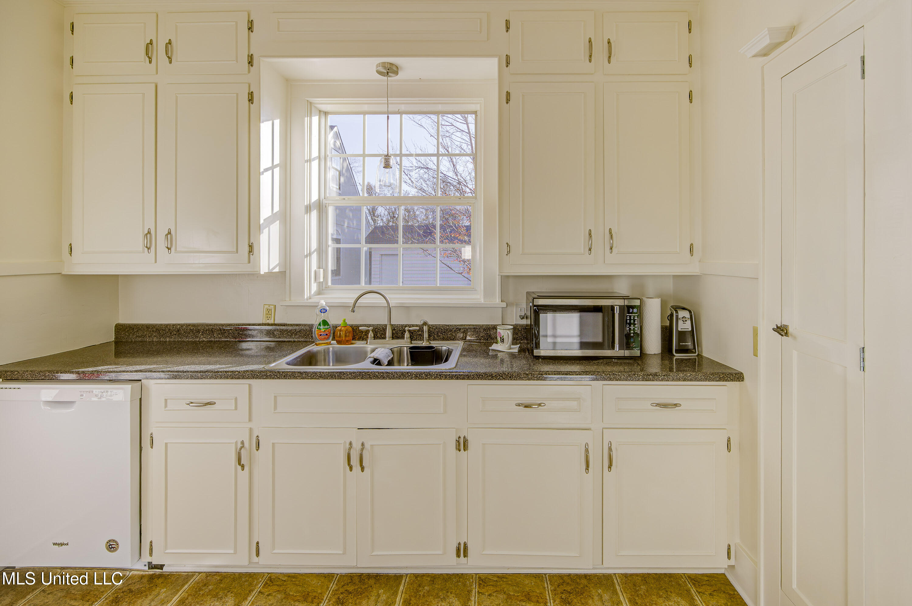 2203 Wilson Street Vicksburg, MS 39180 - Photo 12 of 44 Kitchen 2