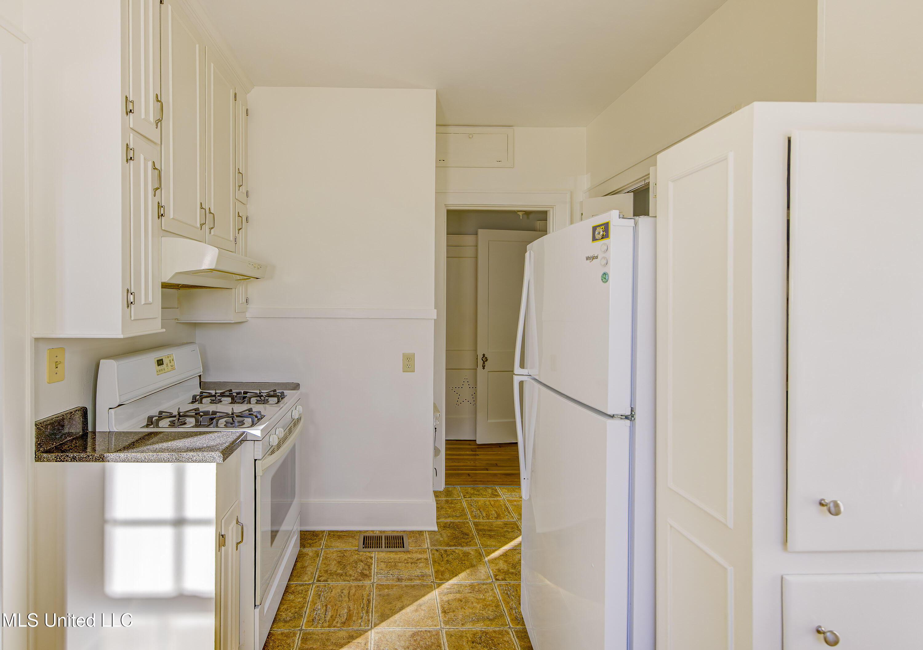 2203 Wilson Street Vicksburg, MS 39180 - Photo 13 of 44 Kitchen 3