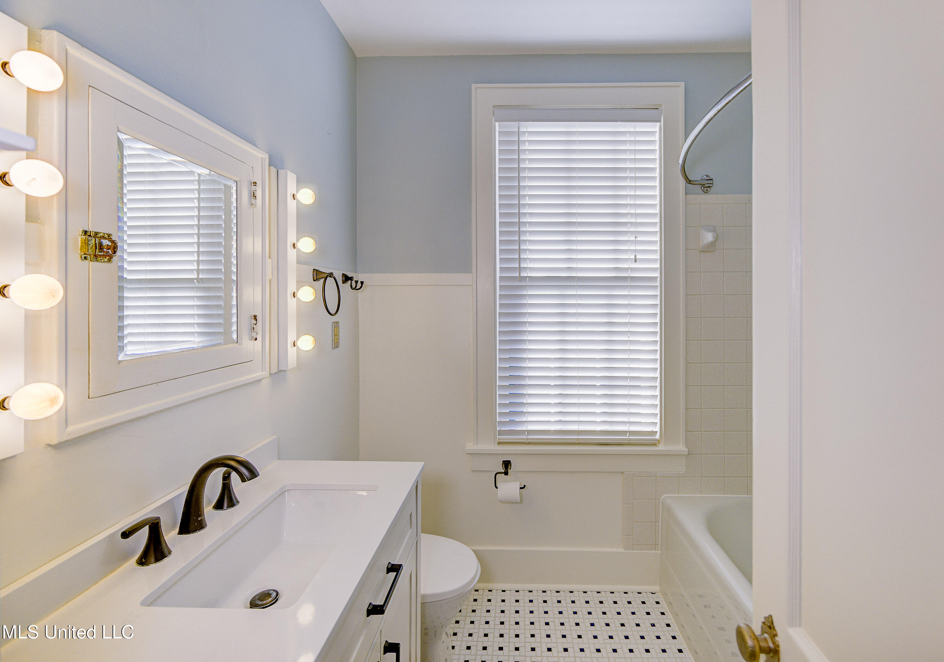 2203 Wilson Street Vicksburg, MS 39180 - Photo 25 of 44 Second Bathroom 1