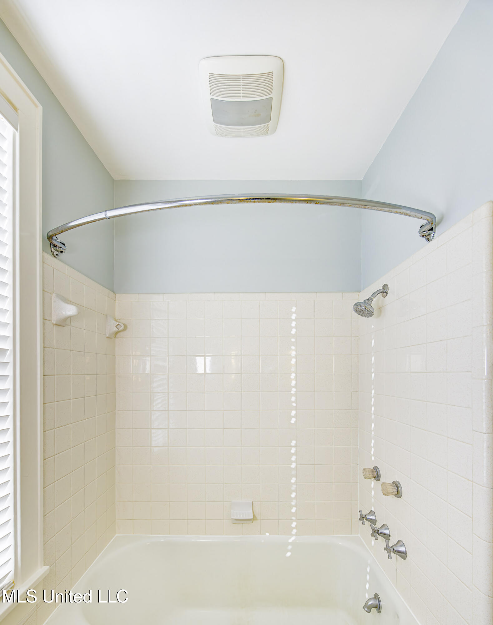 2203 Wilson Street Vicksburg, MS 39180 - Photo 27 of 44 Second Bathroom 3