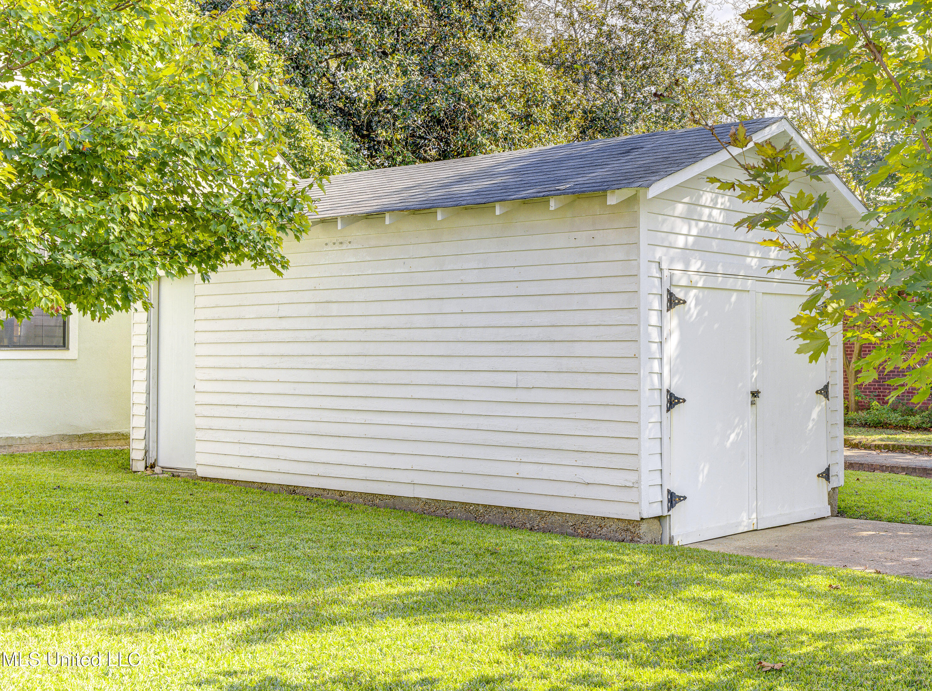 2203 Wilson Street Vicksburg, MS 39180 - Photo 40 of 44 Garage-Storage