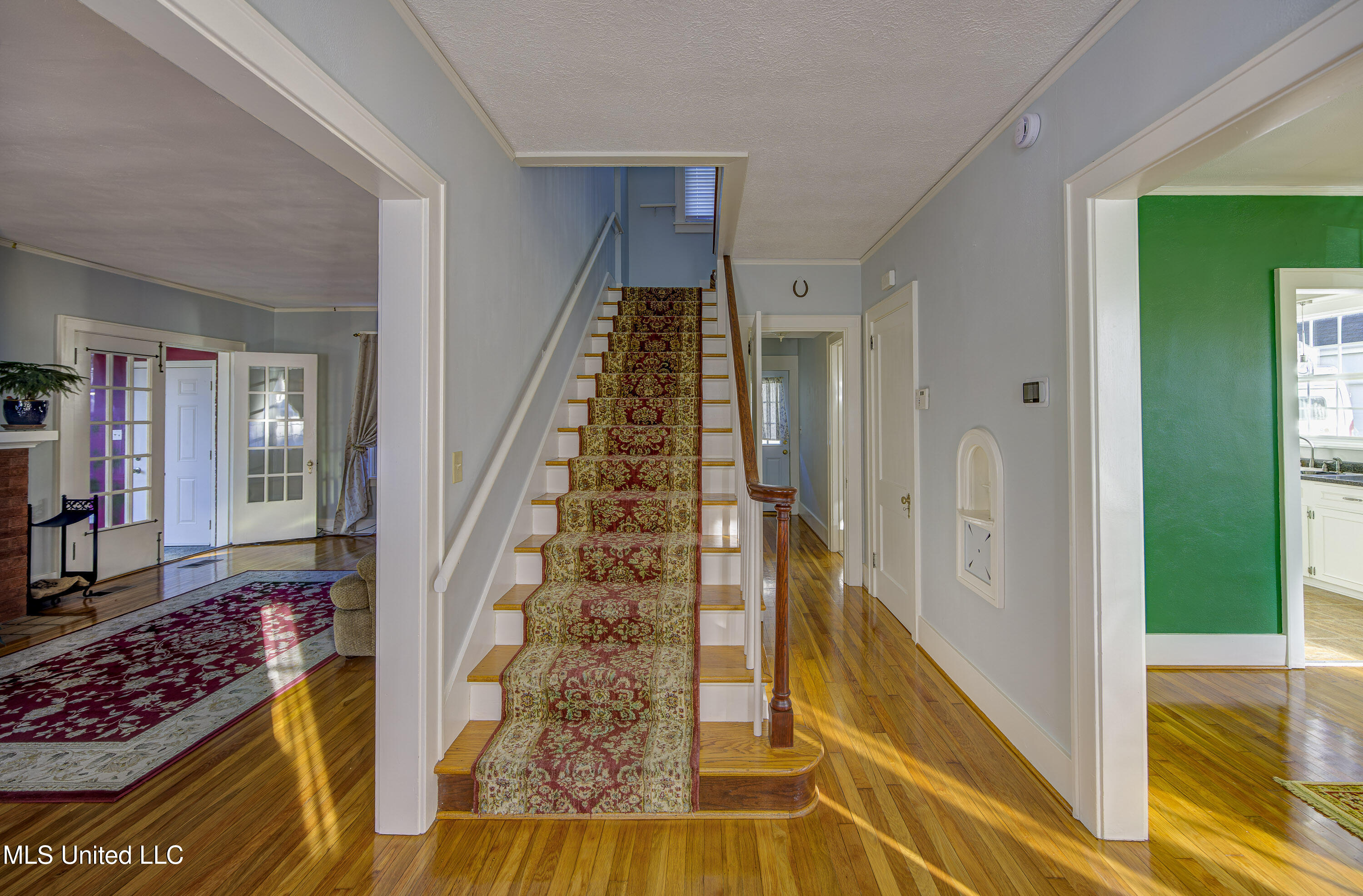 2203 Wilson Street Vicksburg, MS 39180 - Photo 4 of 44 Entry Foyer 2