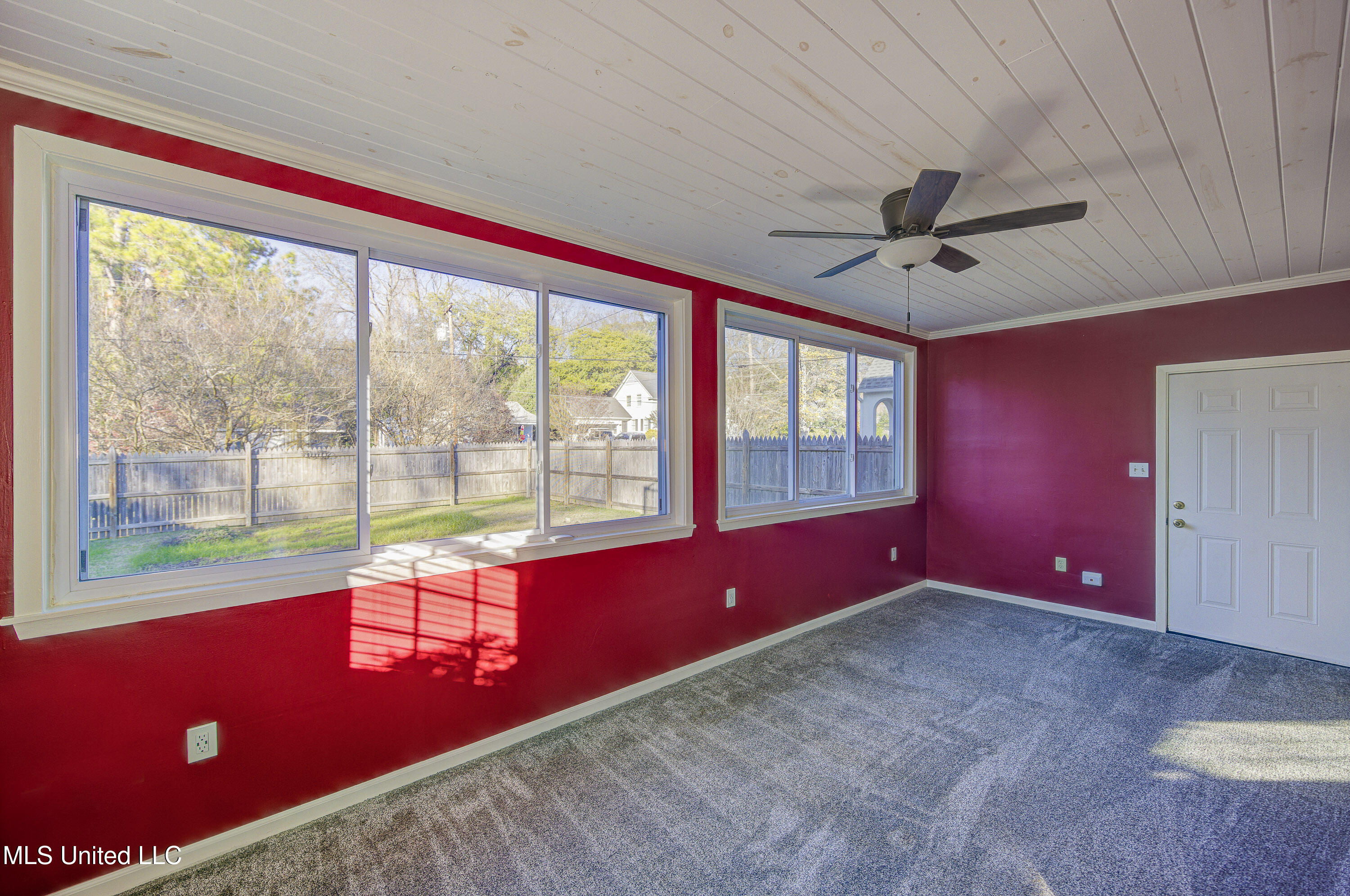 2203 Wilson Street Vicksburg, MS 39180 - Photo 9 of 44 Sunroom 1