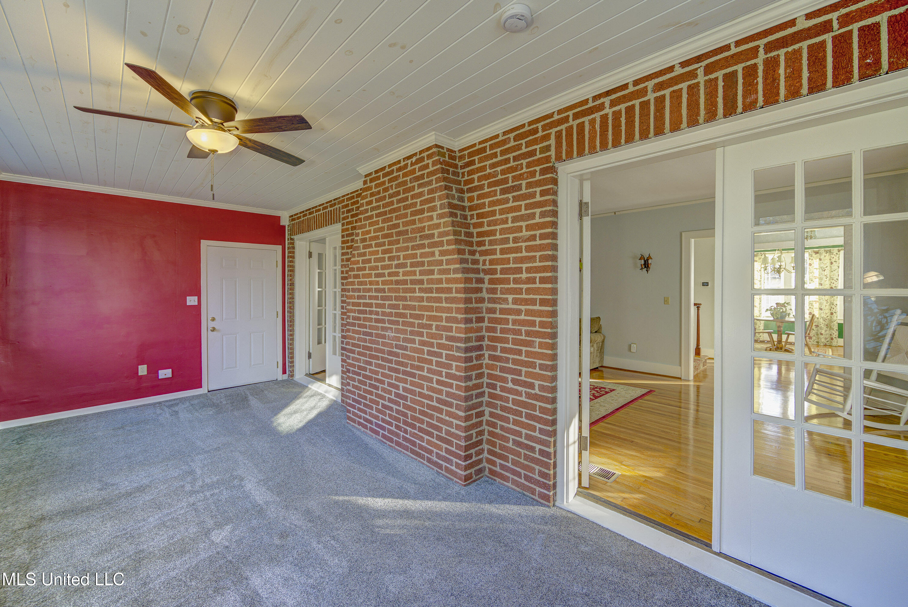 2203 Wilson Street Vicksburg, MS 39180 - Photo 10 of 44 Sunroom 2