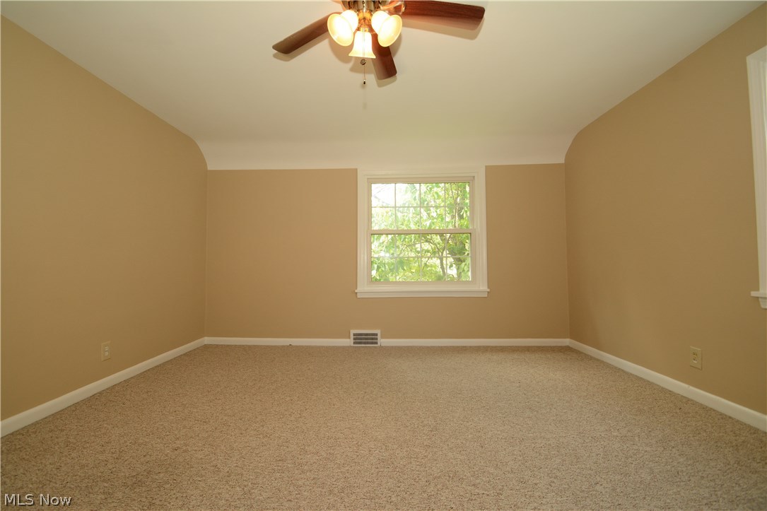 2623 Milton Road Cleveland, OH 44118 - Photo 17 of 35