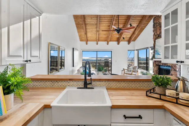 $899,000 | 1670 Guy Street, Unit B, San Diego, CA 92103