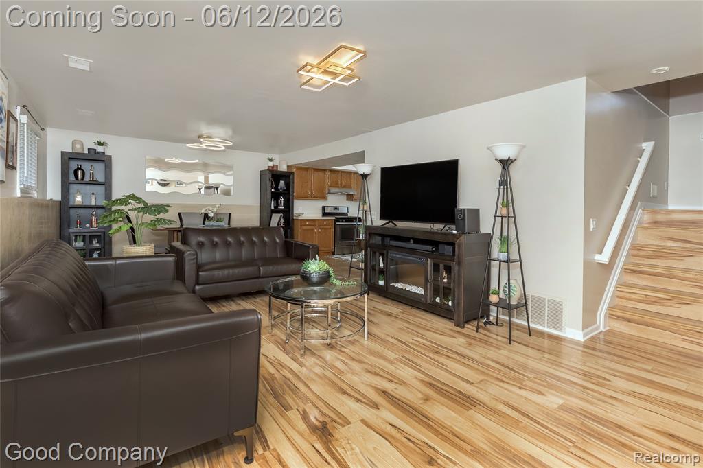 5410 Edgar Road Clarkston, MI 48346 - Photo 3 of 48
